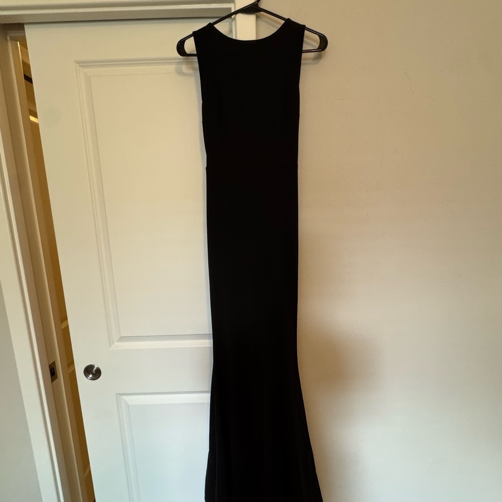 Elegant Black Sleeveless Dress